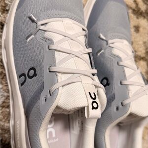 On Cloudleap Kids Running Light Gray and White Shoes